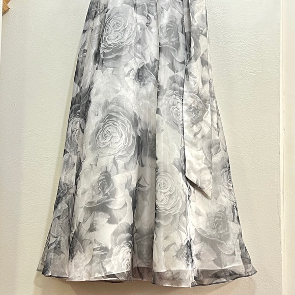 Eliza J Floral Embellished Organza Gown - Picture 4 of 12